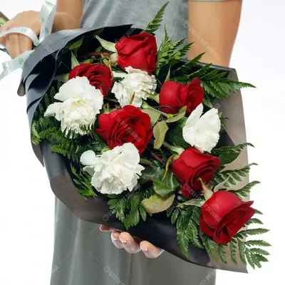 Купить Траурный букет из красных роз и гвоздик недорого в Барнауле