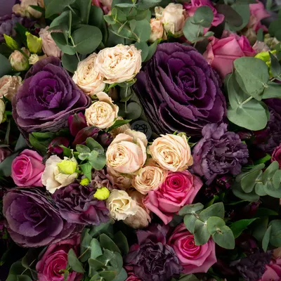 Купить букет из розовых гвоздик, хризантем и роз в Омске с доставкой  недорого