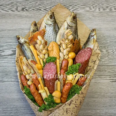 Букет из рыбы, колбасы и сыра,, в корзине 30х35 купить в Москве с  бесплатной доставкой-rubukety.ru
