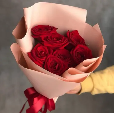 Купить Букет из 7 красных и белых роз (50 см) с доставкой в Омске - магазин  цветов Трава