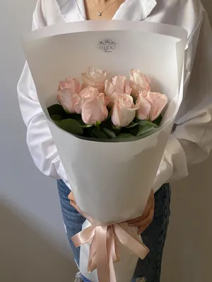 Букет цветов 7 роз Джумилия с эвкалиптом 💐 заказать в Москве с доставкой  по цене 3 890 ₽ | Флористическое кафе VioletFlowers 🌷