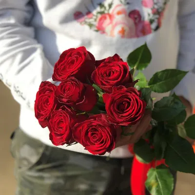 Букет 7 розовых роз - купить с доставкой по Киеву - лучшие цены на Букет  для девушки в интернет магазине доставки цветов STUDIO Flores
