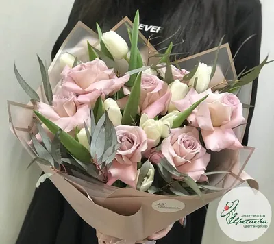 Букет из тюльпанов, роз и гвоздик - купить в Москве по цене 3190 р - Magic  Flower