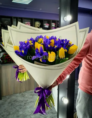 Букет из 11 разноцветных тюльпанов \"8 марта\" – купить недорого с доставкой  по Москве