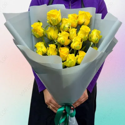 Купить букет из 15 кустовых желтых роз в коробке недорого в Уфе