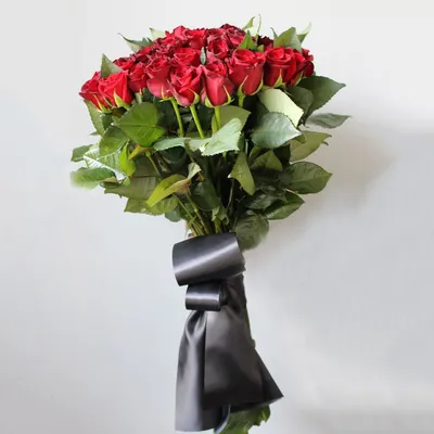 Букет на похороны из живых цветов 20 красных роз: купить в Москве с  доставкой | Венки24.РФ
