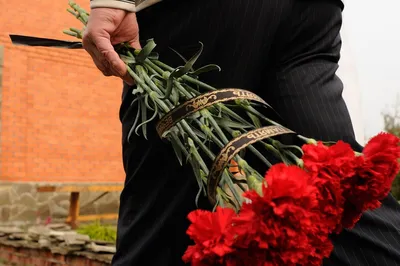 ⚰️ Купить цветы на похороны. Доставка цветов в Запорожье, ритуальная  флористика, лента, надписи, доставка | «Букетик Запорожья»