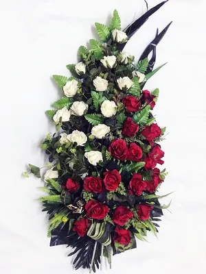 Купить Венок из живых цветов на похороны с доставкой в Омске - магазин  цветов Трава
