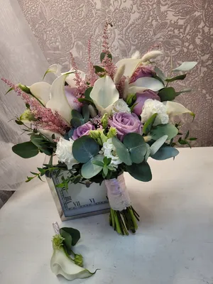 Свадебный букет \"Белоснежка\" + бутоньерка для жениха в подарок - Доставка  свежих цветов в Красноярске