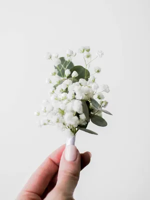 Белый букет невесты из эустомы, фрезии, розы и гиперикума - Заказать в  Киеве по низкой цене