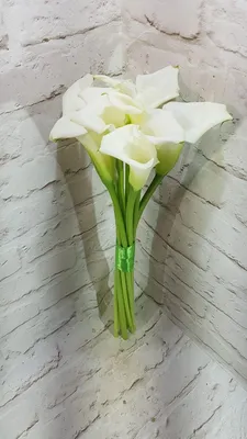 Букет цветов «Букет невесты из калл №16» - закажи с бесплатной доставкой в  Саяногорске от 30 мин