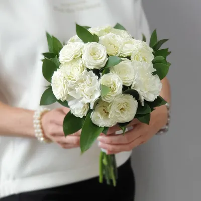 Букет невесты из кустовых роз и диантусов в бело-зеленой гамме купить в  Краснодаре - Заказать с доставкой недорого