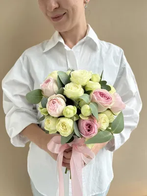 Купить букет невесты из пионовидных кустовых роз по доступной цене с  доставкой в Москве и области в интернет-магазине Город Букетов