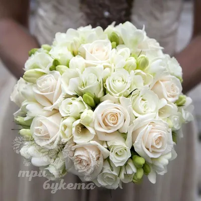 Купить букет невесты из белых кустовых роз «Грейс Пул» в Красноярске