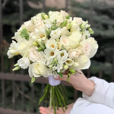 Букет невесты из эустомы и роз - 29 шт. за 11 190 руб. | Бесплатная  доставка цветов по Москве