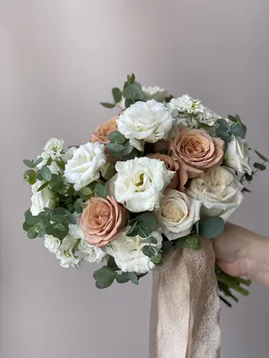 Купить «Букет невесты из роз и эустомы art. 05-50» по доступной цене с  доставкой по Москве в салоне Fl-er