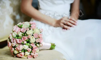 Букет невесты из кустовых пионовидных роз Мисс Бомбастик | доставка по  Москве и области