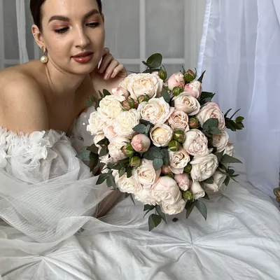 Букет невесты из кустовых роз \"Фокус\" - Доставкой цветов в Москве! 121505  товаров! Цены от 487 руб. Цветы Тут