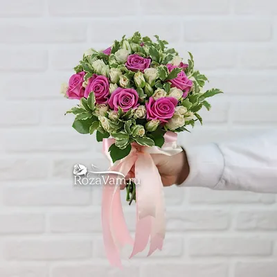 Красивый букет невесты из кустовых роз