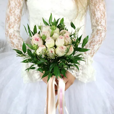 Букет невесты из эустомы и кустовых - 19 шт. за 9 690 руб. | Бесплатная  доставка цветов по Москве
