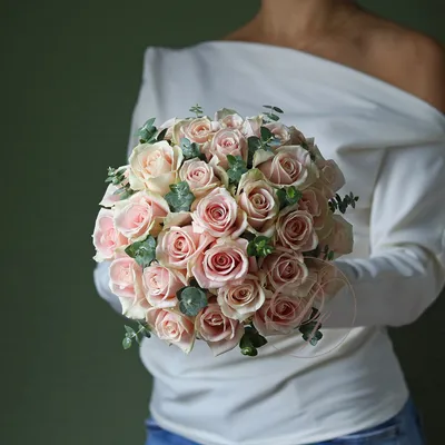 Букет невесты из кустовых роз и хамелациума - купить цветы с доставкой по  Москве и МО от 3290 руб | «Букет-Маркет»