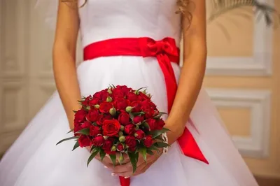 Букет невесты \"Долгожданное счастье\"» с розами, гвоздиками и лизиантусами -  купить в Мурманске за 4 770 руб