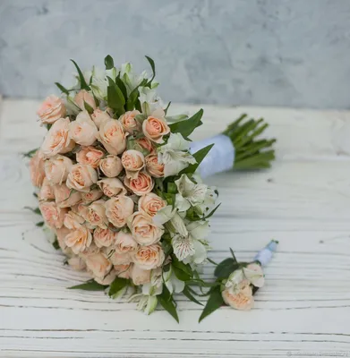 Букет невесты из кустовых роз - 19 шт. за 8 290 руб. | Бесплатная доставка  цветов по Москве