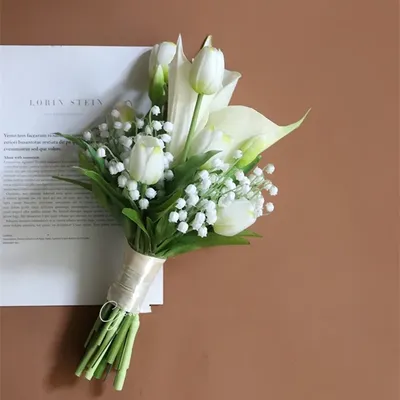 Букет цветов для невесты № 21\" купить онлайн. Состав: Лилия, гипсофила,  дополнительная зелень, фурнитура. Заказ и доставка цветов в Москве