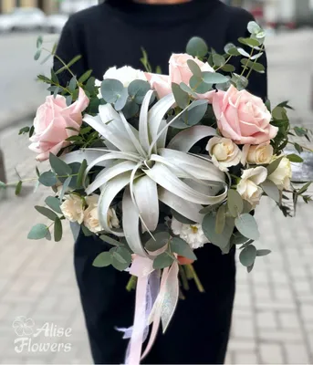 Букет невесты из розовых и белых кустовых роз купить недорого | Flowers  Valley