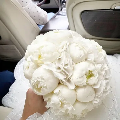 Купить букет невесты из пионов «Белый пион» в Омске
