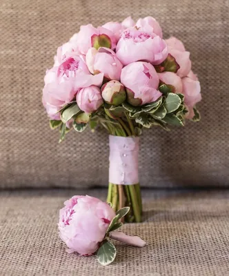 Купить букет невесты из розовых пионов по доступной цене с доставкой в  Москве и области в интернет-магазине Город Букетов