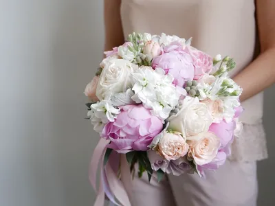 Букет невесты с пионами и садовыми розами купить, заказать с доставкой в  Москве, цены