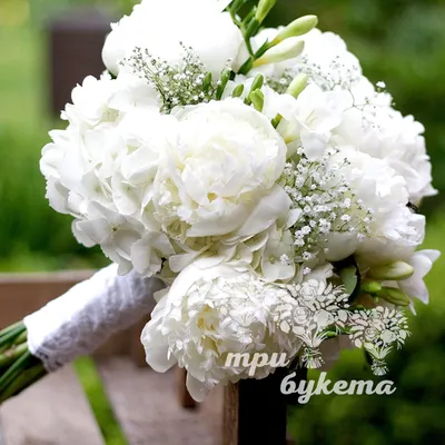 Нежный букет невесты с белыми пионами - купить с доставкой от ElitBuket