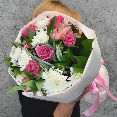 Букет кустовых роз и хризантем
