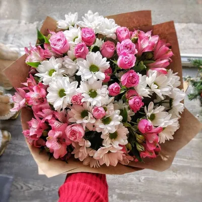 Букет из кустовых роз и белых хризантем \"Ради тебя\" купить в Солигорске