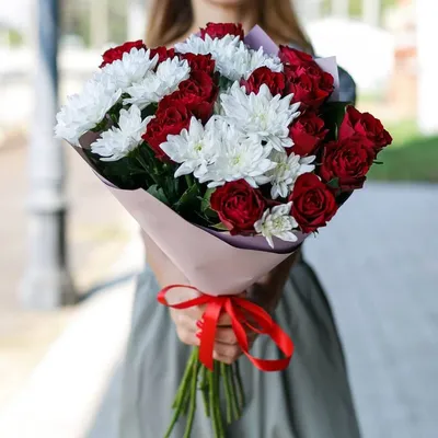 Букет из кустовых роз, хризантем и альстромерий купить в Москве с доставкой  недорого