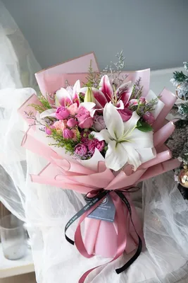 Букет цветов из роз, белых лилий и кустовой гвоздики | Flowers Valley