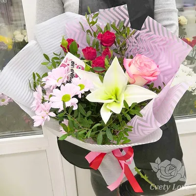 Букет из роз, тюльпанов и лилий - купить в Москве по цене 3590 р - Magic  Flower