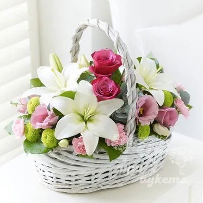 Букет цветов из роз, белых лилий и кустовой гвоздики | Flowers Valley