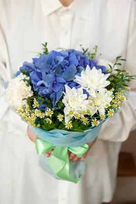 Букет с голубой гортензией и розами | Цена — 2990 ₽ | Бесплатная доставка  цветов| Арт: 20634