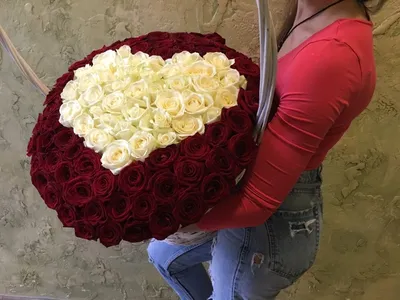 Купить Букет 101 эквадорская роза (бело-розовая) 70 см в Южно-Сахалинске по  цене 26 890 ₽ с доставкой
