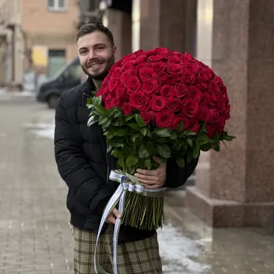 101 РОЗА СЕРДЦЕМ В ВЫСОКОЙ КОРЗИНЕ в Сочи с доставкой круглосуточно