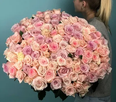 БУКЕТ \"НЕ ТРЕБУЮЩИЙ ВАЗЫ И ЗАМЕНЫ ВОДЫ\" 101 роза - Bottega Flowers -  магазин цветов на Кутузовском проспекте
