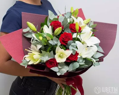 Букет цветов с лилиями и пионами – купить по цене 3980.00 рублей с  доставкой по Москве