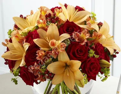 Букет цветов «Перуанские лилии» заказать с доставкой в Краснодаре по цене 4  490 руб.