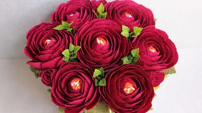 Цветы из гофрированной бумаги с конфетой / Paper Flowers / Flores de papel  corrugado - YouTube