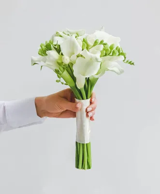 Свадебный букет из 15 белых калл купить в Минске - LIONflowers