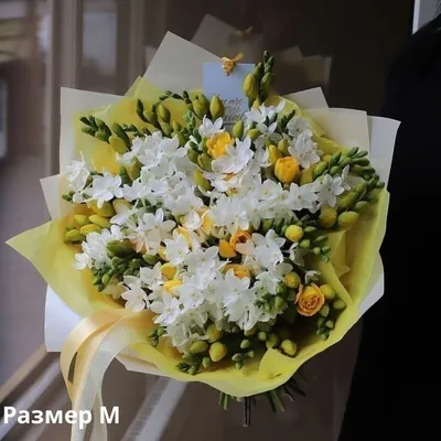 Букет из нарциссов и фрезии - заказать доставку цветов в Москве от Leto  Flowers