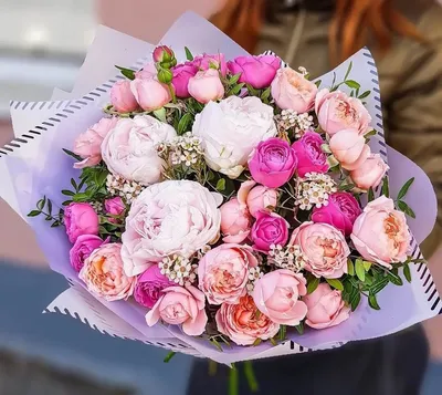 Купить букет из пионов и кустовых роз по доступной цене с доставкой в  Москве и области в интернет-магазине Город Букетов