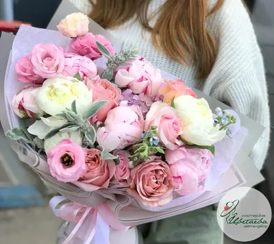 Купить Большой сборный букет пионы с гортензией и розами пионовидными R521  в Москве, цена 20 450 руб.